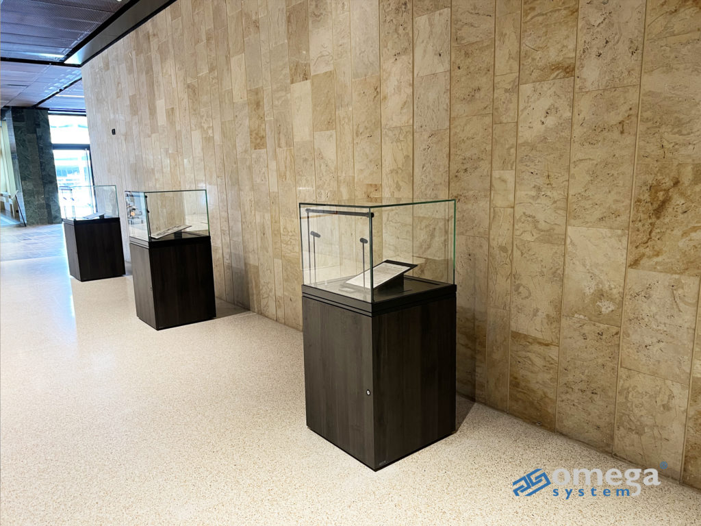 Gablota stojąca – praktyka projektowa Omega System. Poznaj, jak tworzymy nasze konstrukcje!